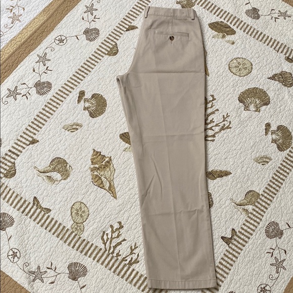 L.L. BEAN Tan Classic Fit Straight-Leg Khaki Pants. Size 6 Regular. - Picture 11 of 12